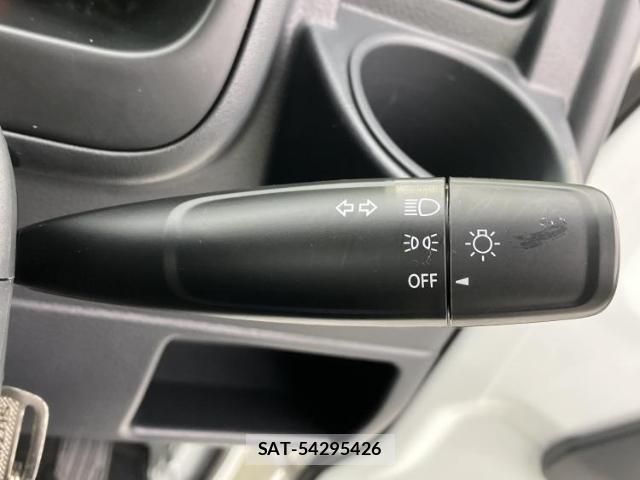 Suzuki CARRY TRUCK 2018-06 8552273-11