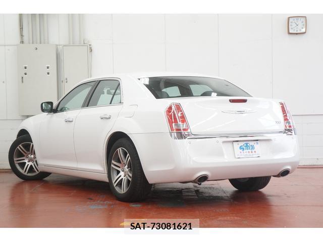 Chrysler 300 2015-06 8548519-11