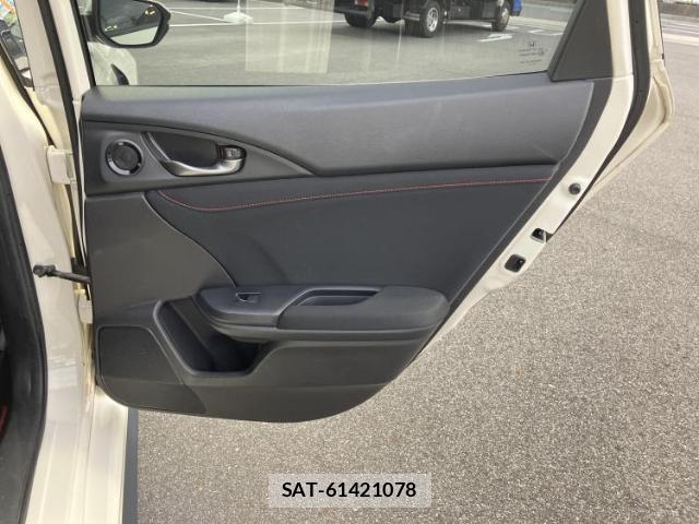 Honda CIVIC 2018-03 8548606-4