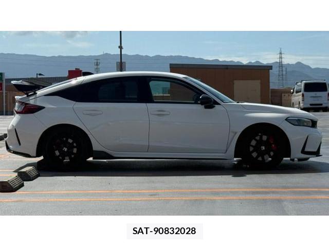 Honda CIVIC 2024-10 8548944-16