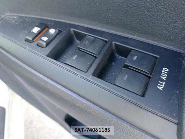 Toyota COROLLA AXIO 2017-08 8552172-13