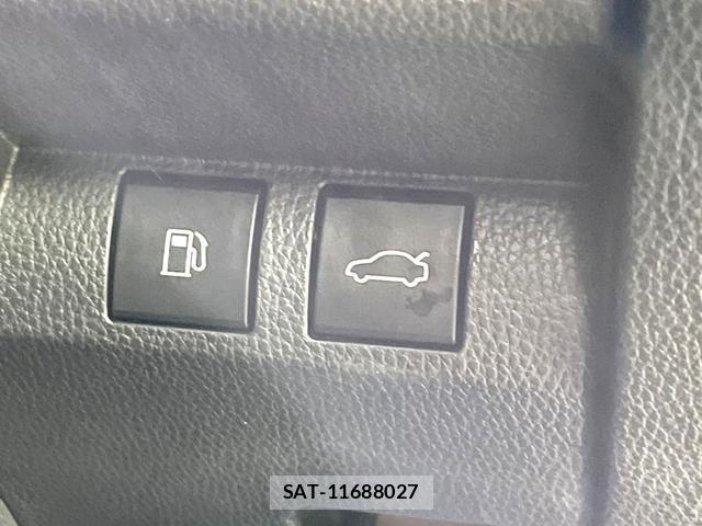 Toyota Crown Crossover 2023-06 8545381-6