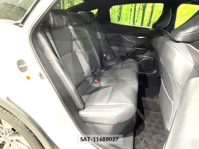Toyota Crown Crossover 2023-06 8545381-9