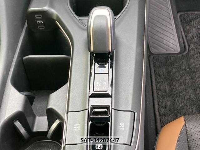 Toyota Crown Crossover 2023-09 8547897-17