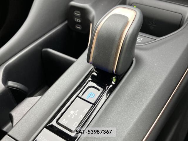 Toyota Crown Crossover 2023-06 8552421-17