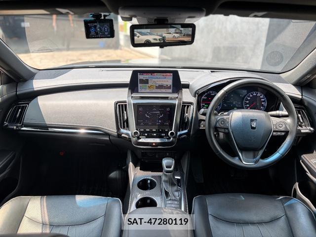 Toyota CROWN HYBRID 2019-11 8545915-2