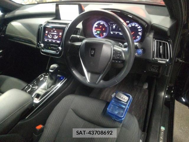 Toyota CROWN HYBRID 2019-09 8546438-2
