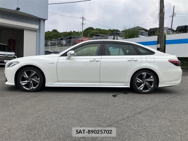 Toyota CROWN HYBRID 2019-06 8546752-1