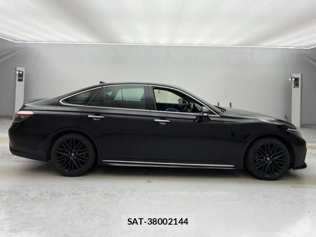 Toyota CROWN HYBRID 2022-02 8547923-8