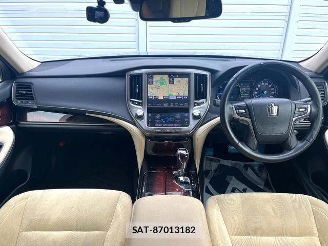 Toyota CROWN HYBRID 2017-03 8549373-1