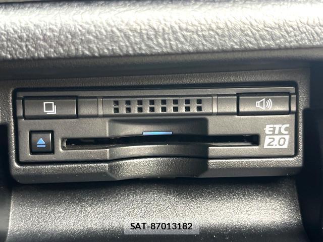 Toyota CROWN HYBRID 2017-03 8549373-5
