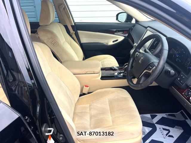 Toyota CROWN HYBRID 2017-03 8549373-9