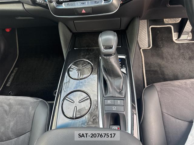 Toyota CROWN HYBRID 2019-08 8549380-11