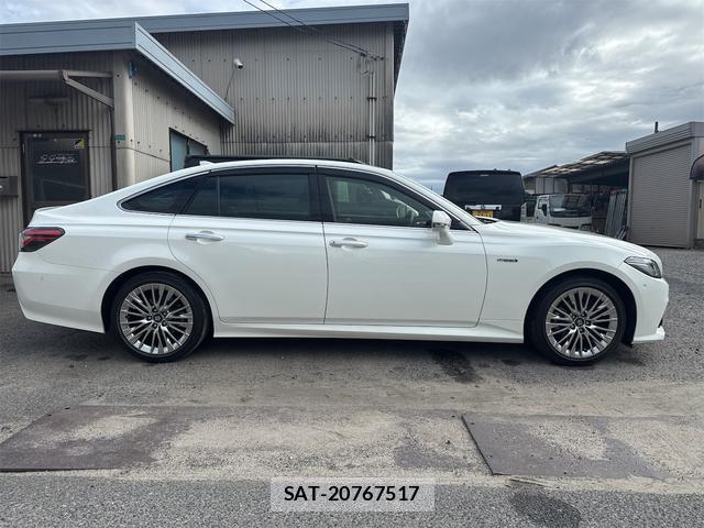 Toyota CROWN HYBRID 2019-08 8549380-3