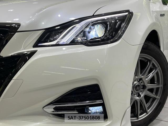 Toyota CROWN HYBRID 2018-04 8550965-12
