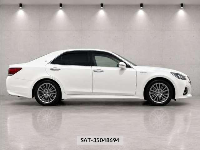 Toyota CROWN HYBRID 2018-04 8551188-1
