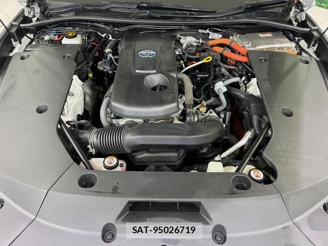 Toyota CROWN HYBRID 2019-10 8551730-17