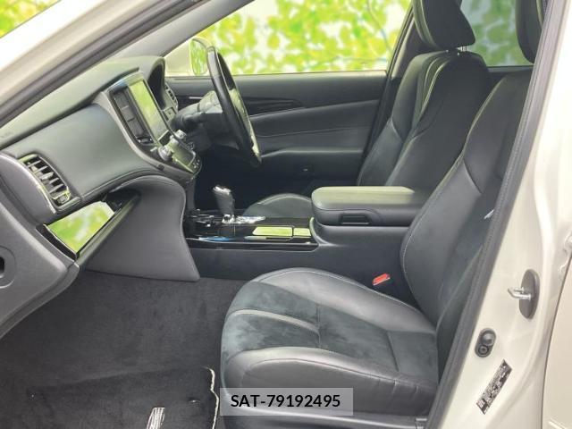 Toyota CROWN HYBRID 2018-02 8552680-5