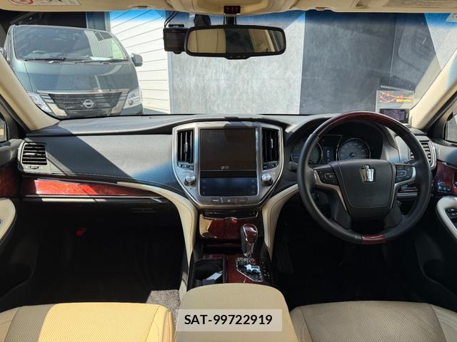 Toyota CROWN MAJESTA 2014-12 8545905-4