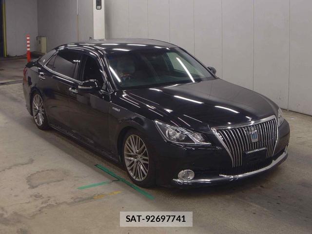 Toyota CROWN MAJESTA 2013-11 8550843-0