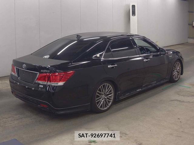 Toyota CROWN MAJESTA 2013-11 8550843-1