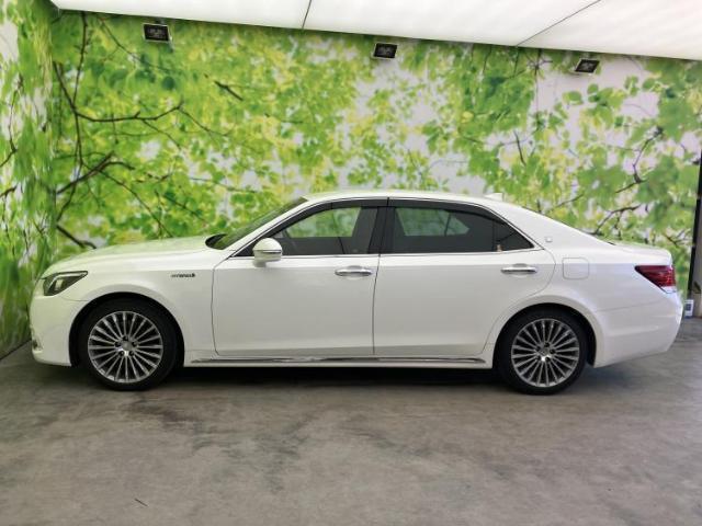 Toyota CROWN MAJESTA 2016-04 8552653-1