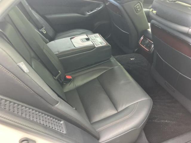 Toyota CROWN MAJESTA 2016-04 8552653-4