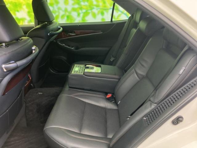 Toyota CROWN MAJESTA 2016-04 8552653-6