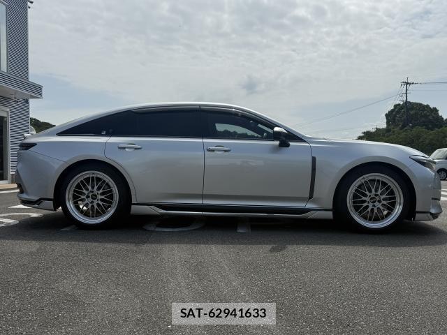 Toyota CROWN 2025-05 8547957-3