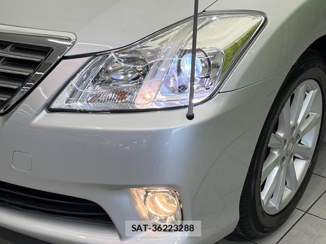 Toyota CROWN 2011-11 8549570-11