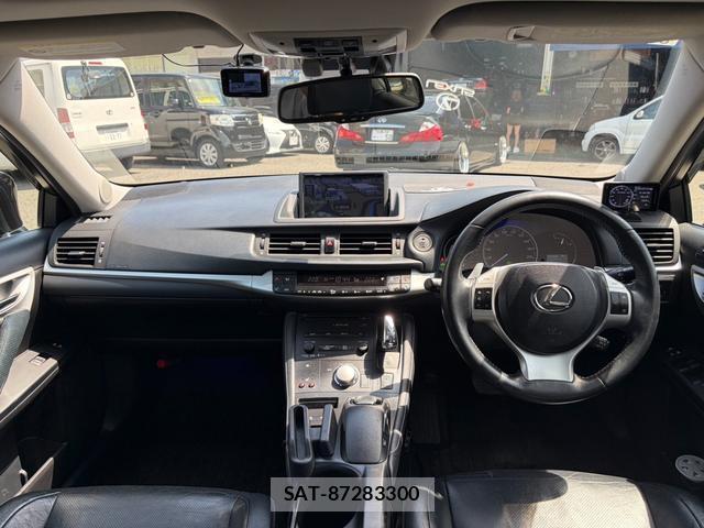 Lexus CT 2011-05 8546374-11