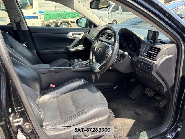 Lexus CT 2011-05 8546374-17