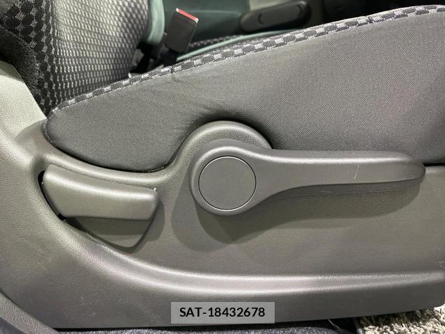 Nissan CUBE 2013-11 8550975-3