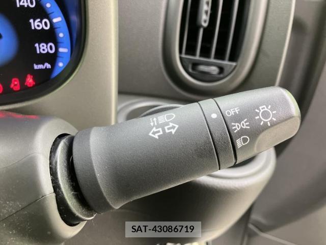 Nissan CUBE 2018-08 8552452-13