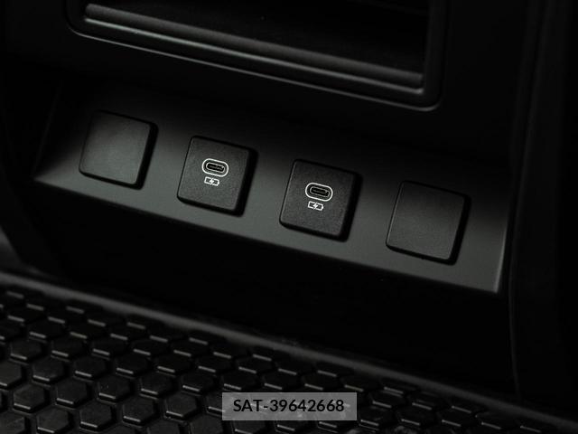 Land Rover DEFENDER 2025-11 8546060-19