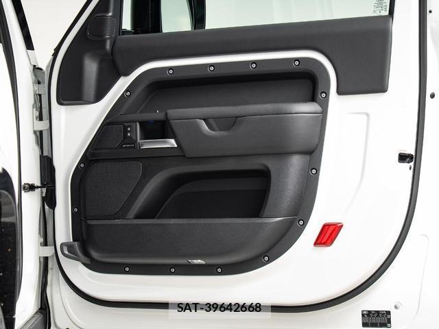 Land Rover DEFENDER 2025-11 8546060-4