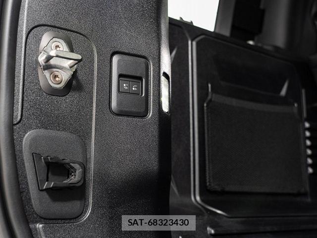 Land Rover DEFENDER 2024-08 8547219-6