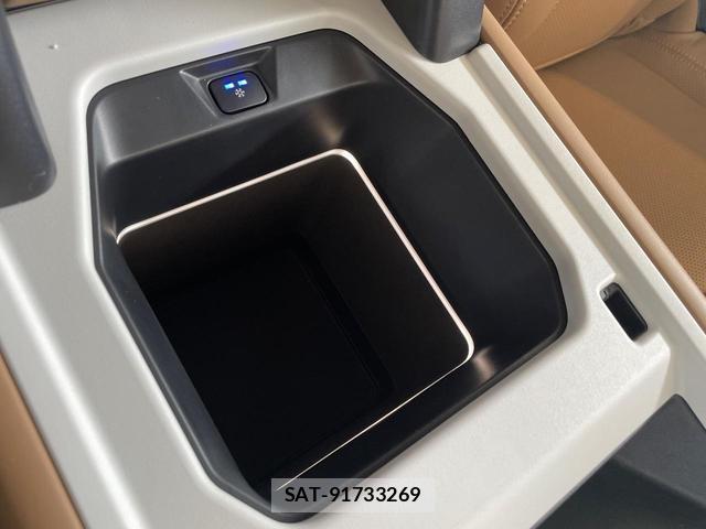 Land Rover DEFENDER 2025-06 8551140-8