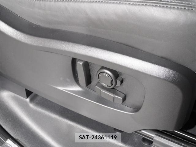 Land Rover DEFENDER 2025-11 8551404-15