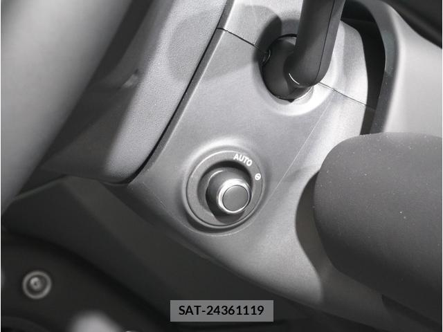 Land Rover DEFENDER 2025-11 8551404-16