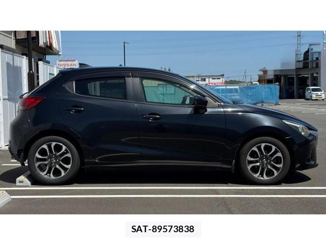 Mazda DEMIO 2014-10 8548826-2