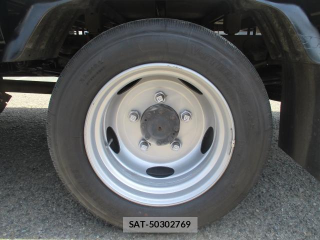 Hino DUTRO 2018-06 8545551-17