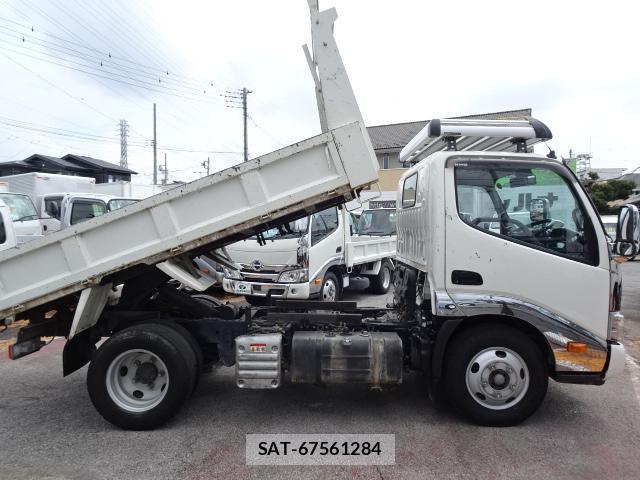 Hino DUTRO 2021-02 8546370-3