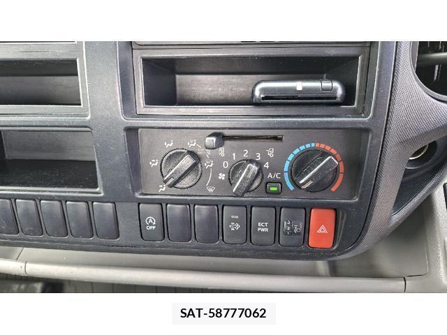 Hino DUTRO 2013-10 8548534-17