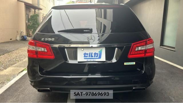 Mercedes Benz E-CLASS 2011-12 8550348-1