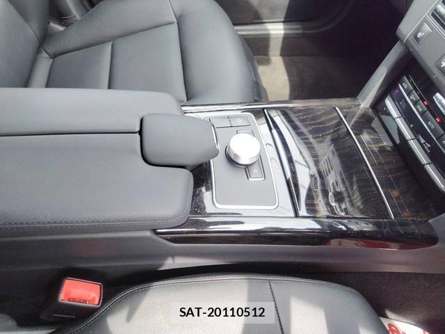 Mercedes Benz E-CLASS 2011-12 8551835-12