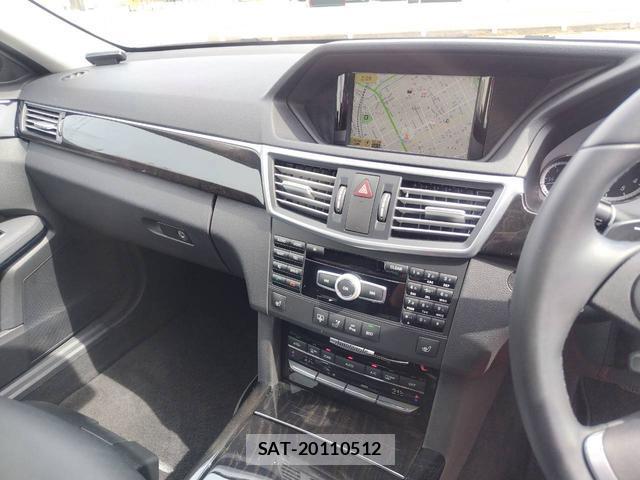 Mercedes Benz E-CLASS 2011-12 8551835-14