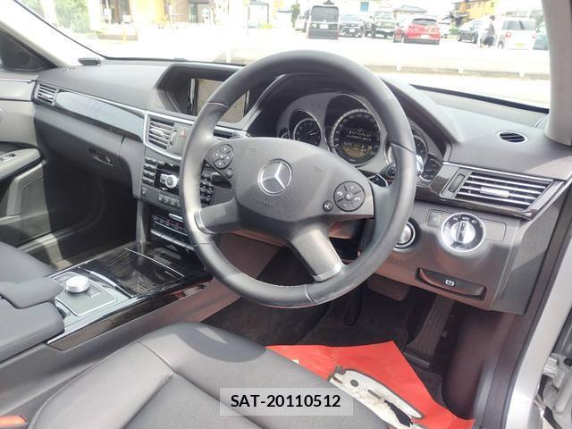 Mercedes Benz E-CLASS 2011-12 8551835-9