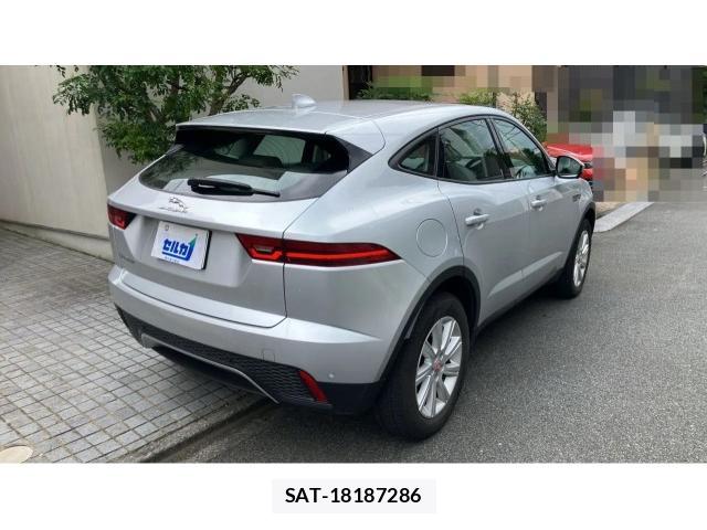 Jaguar E-PACE 2019-03 8547779-12