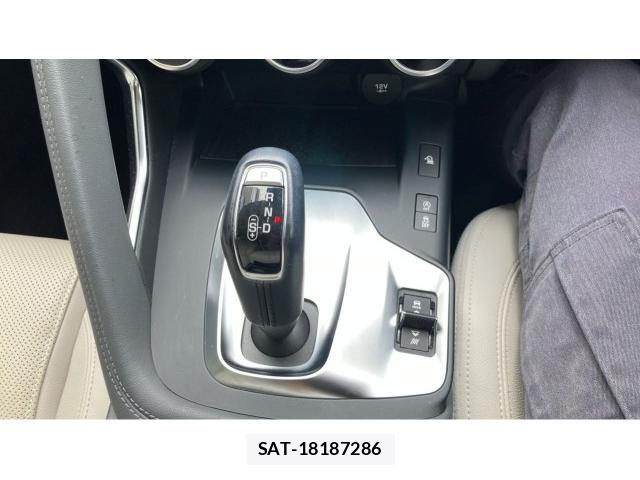 Jaguar E-PACE 2019-03 8547779-14